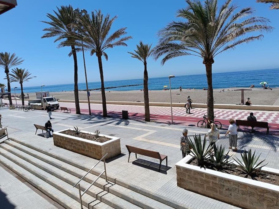Piso Primera Linea Playa Almeria Exterior foto